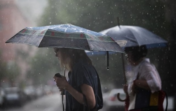 Погода на выходные: дожди собьют зной в Украине