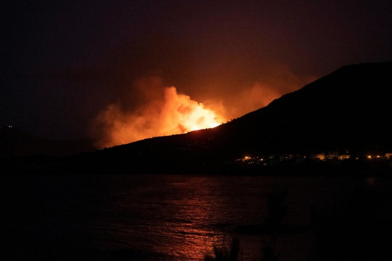 Пожар уничтожил 400 гектаров природного парка в Испании (фото, видео)