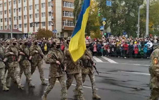 В Луганской области впервые за 30 лет прошел военный парад