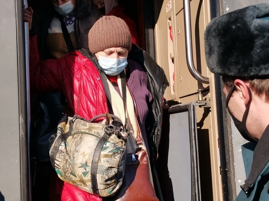 Беженцев из Донбасса тепло встретили на вокзале в Туле