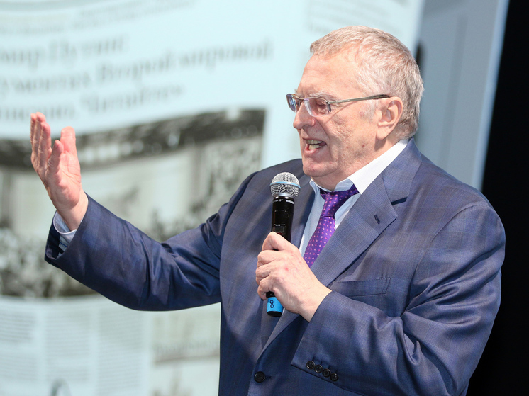 Легендарный пиджак Жириновского выставлен на продажу: что сегодня носят депутаты Госдумы