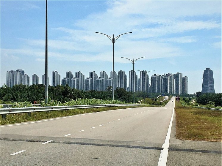 Построенный китайцами экологически чистый мегаполис превратился в город-призрак