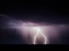 Врачи объяснили, какие повреждения наносит человеку молния при ударе