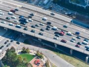 В России с 2026 года введут новые дорожные знаки и изменят нормы парковки