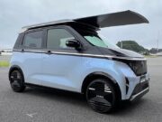 Nissan представила солнечную панель для своего электрокара