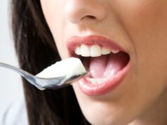 Микробиологи объяснили, что происходит с зубами после употребления сахара