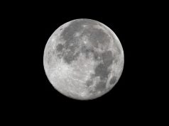 Стивен Хокинг: человечество погибнет, если не колонизирует Луну