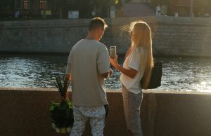 Задача о «цене девушки» привела к скандалу: учителя легендарной школы США отправили в отпуск