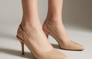 Обувь, которая удлиняет ноги и не убивает спину: весенние маст-хэв после 50