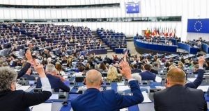 ЕП требует реакции на действия Венгрии в отношении активов Ощадбанка